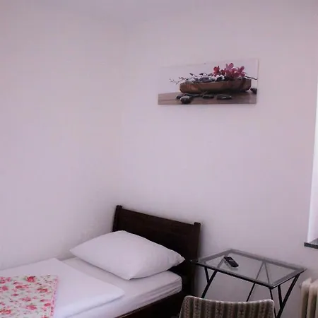 Poni - Sobe Marinsek Couette-café Naklo