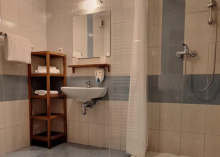 Poni - Sobe Marinsek 나클로