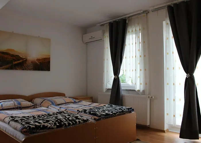 Poni - Sobe Marinsek Naklo