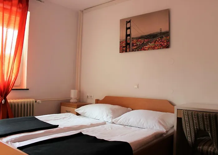 Poni - Sobe Marinsek